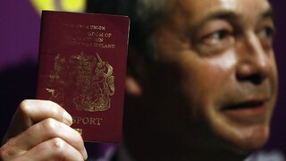 Niektorí Briti už dostali nové pasy. Cestovné doklady sa menia