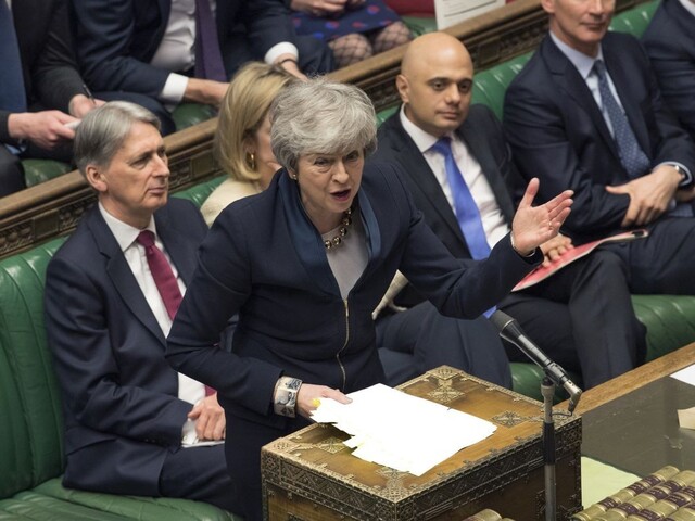 Mayová žiada o ďalší odklad brexitu, dohodne sa s labouristami?