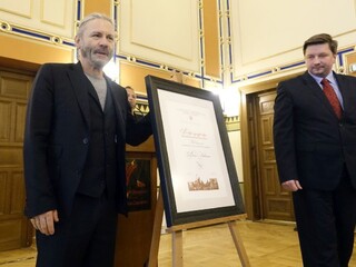 Svetoznámy spevák sa stal občanom Sarajeva. Je to pre neho veľká česť