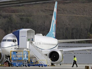 Boeing po haváriách dočasne obmedzuje výrobu modelu 737 MAX