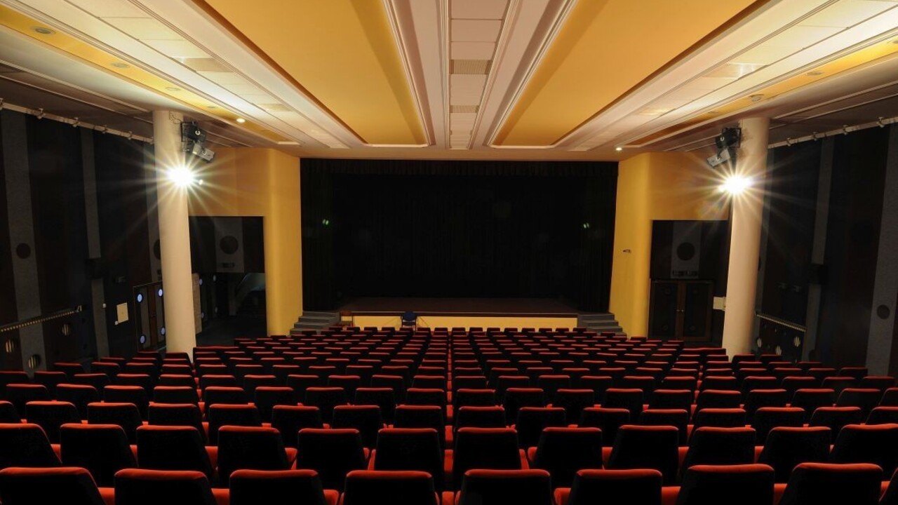 Mŕtvoly, násilie a plač. Kino pustilo deťom upútavku na horor