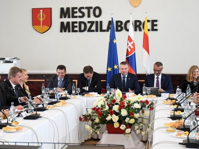 Vláda zasadla na východe, rozdelila milión na opravy aj kultúru