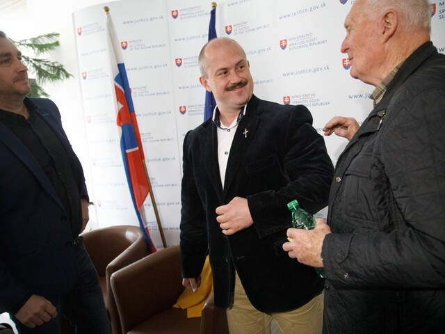 O kotlebovcoch zatiaľ nerozhodli. NS pojednávanie odročil