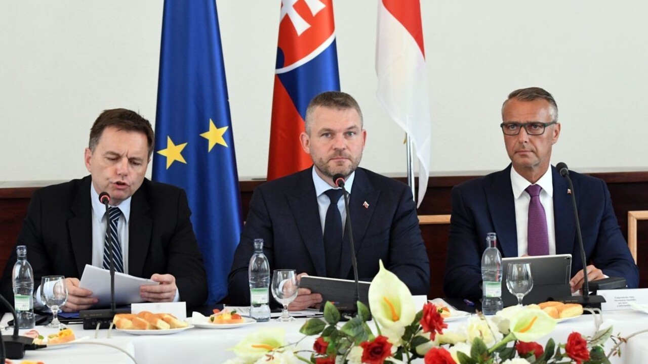 Vláda schválila pôžičku pre tri kraje, má ísť na opravy ciest