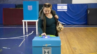 V Izraeli sa skončili voľby, prvé odhady výsledkov sú tesné