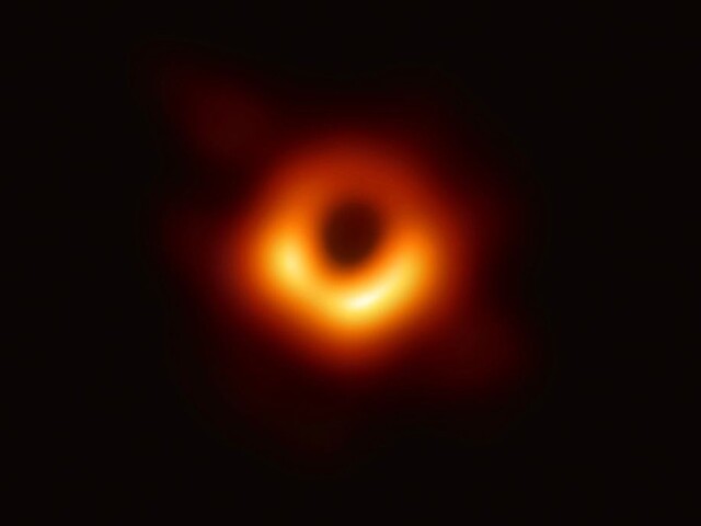 Fotografia, akú doteraz nik nevidel. Takto vyzerá čierna diera