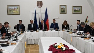 Vláda na výjazde rozdeľovala dotácie a hodnotila akčný plán