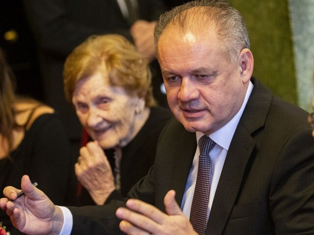 Zákon je podpísaný. Dôchodkový vek sa zastropuje na 64 rokov