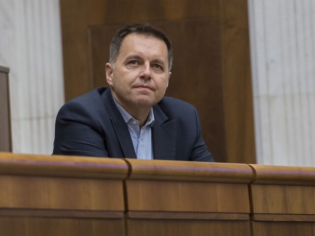 Kažimír sa s funkciou lúči. Čo čaká nového ministra financií?