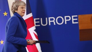 Lídri sa dohodli na odklade, Británia má odísť až v októbri