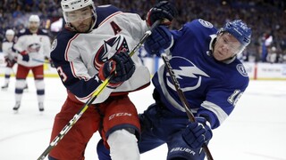 NHL: Tampa začala play-off domácou prehrou, Černák asistoval