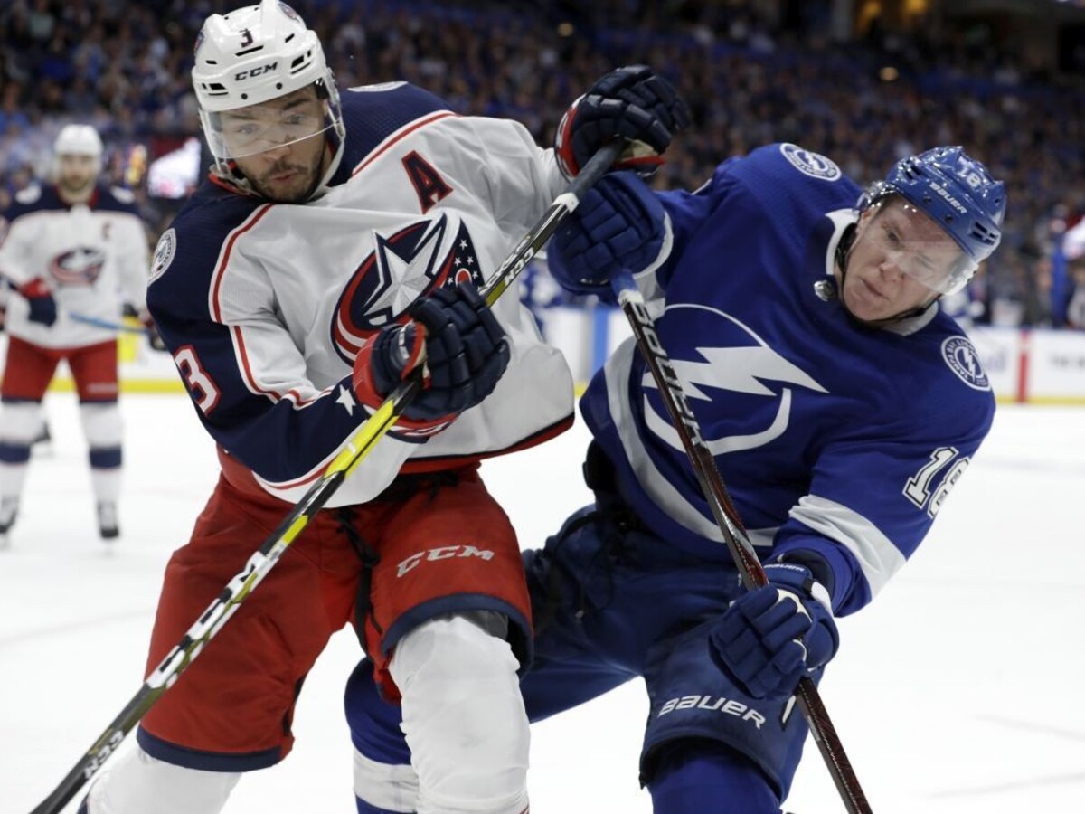 NHL: Tampa začala play-off domácou prehrou, Černák asistoval