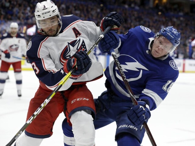 NHL: Tampa začala play-off domácou prehrou, Černák asistoval