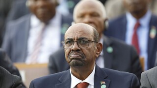 Zosadili ho a zatkli. Bašír už nie je sudánskym prezidentom