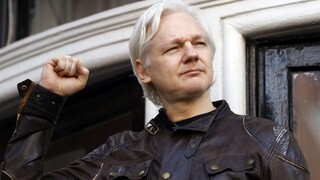 Polícia si prišla na veľvyslanectvo po zakladateľa WikiLeaks