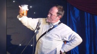 Komik zomrel počas vystúpenia. Diváci si mysleli, že žartuje