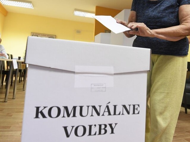 V 40 obciach a dvoch mestách sa konali doplňujúce komunálne voľby