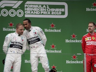 Hamilton štartoval na svojej tisícej veľkej cene, vyhral ju