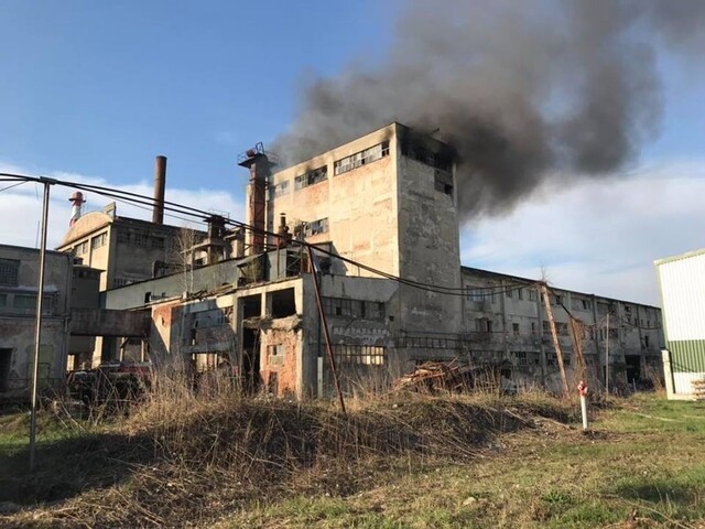 Proti požiaru v Banskej Bystrici nasadili desiatky hasičov