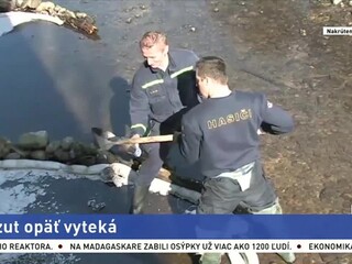Z kasární opäť vyteká mazut, zasahujú hasiči aj civilná ochrana