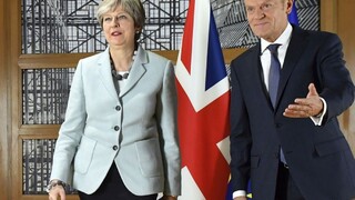 Britskí europoslanci musia mať rovnaké postavenie, tvrdí Tusk