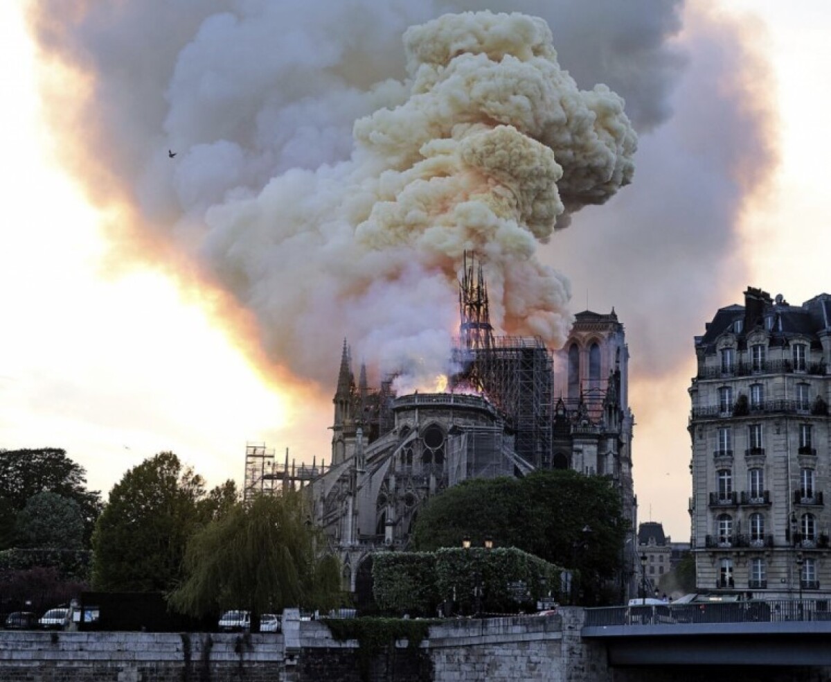 france-notre-dame-fire-29263-ee221120d27d481eaf15e32cf7ff92da_7af7f907.jpg