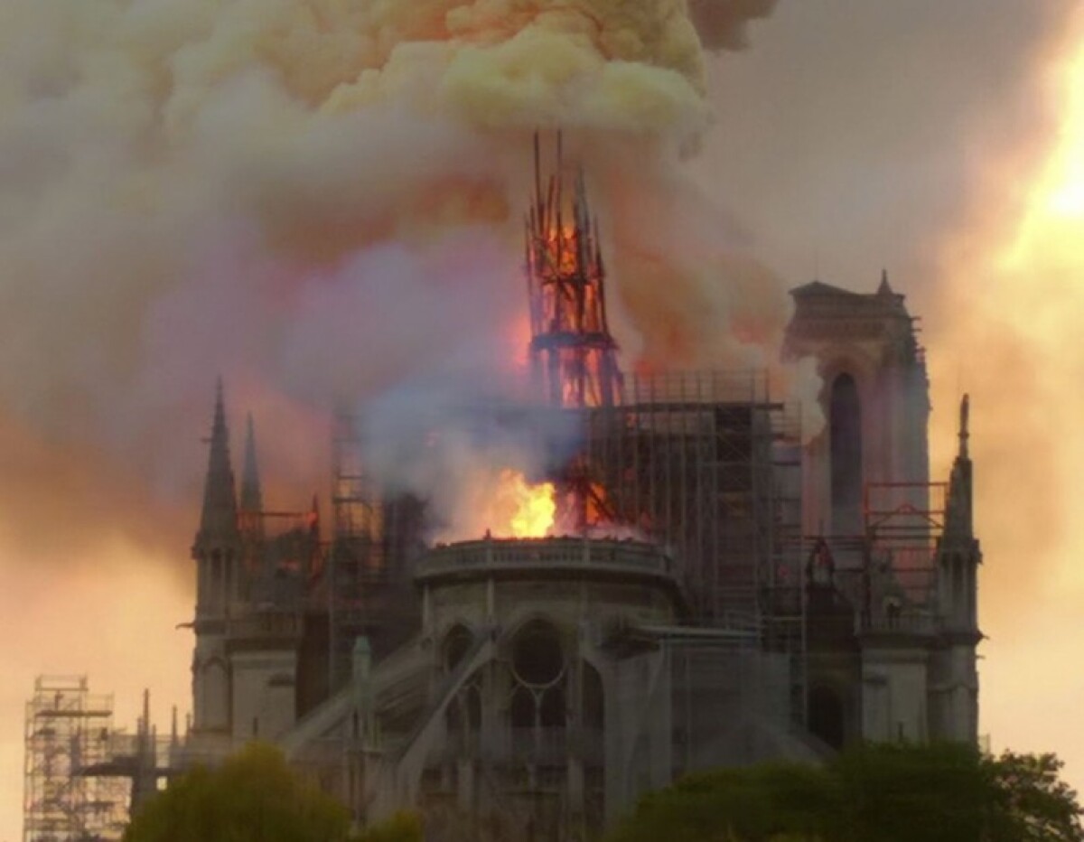 france-notre-dame-fire-09257-9ff7bddb47a846aea55defc4c1dd3b6d_aec70c1e.jpg