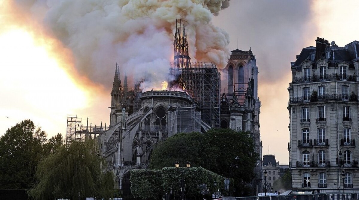 france-notre-dame-fire-29263-ee221120d27d481eaf15e32cf7ff92da_3c97c5df.jpg