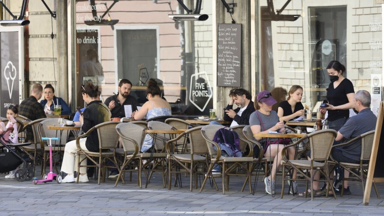 Podľa štvrtiny ľudí sa k životu pred pandémiou nevrátime, vyplýva z prieskumu