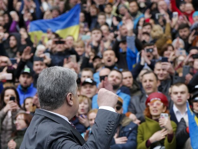 Zelenskyj ohlásil účasť, Ukrajinu čaká posledný duel kandidátov