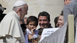 Dievča naštartovalo globálne klimatické hnutie, stretlo sa s pápežom
