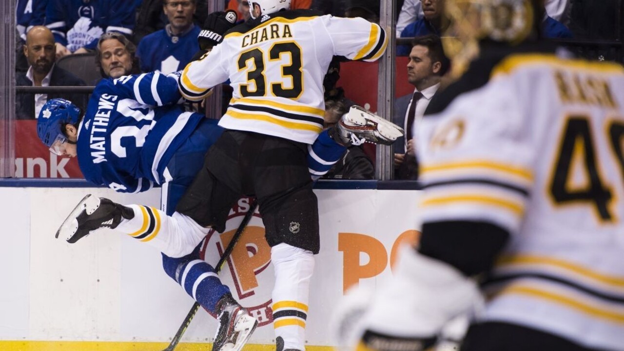 NHL: Boston vyrovnal stav série s Torontom aj vďaka gólu Cháru
