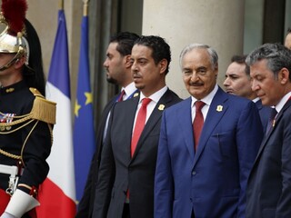 Vydali zatykač na maršala Haftara. Paríž obvinili, že ho podporuje