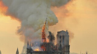 Vyšetrovatelia naznačili príčinu hrozivého požiaru Notre-Dame
