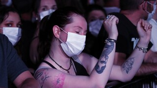 Vo Francúzsku si ľudia užili koncert takmer ako pred pandémiou