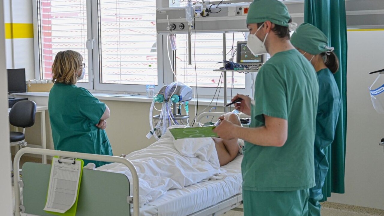 Lekári a zdravotníci žiadajú, aby sa na výplatnej páske odzrkadlila ich prax