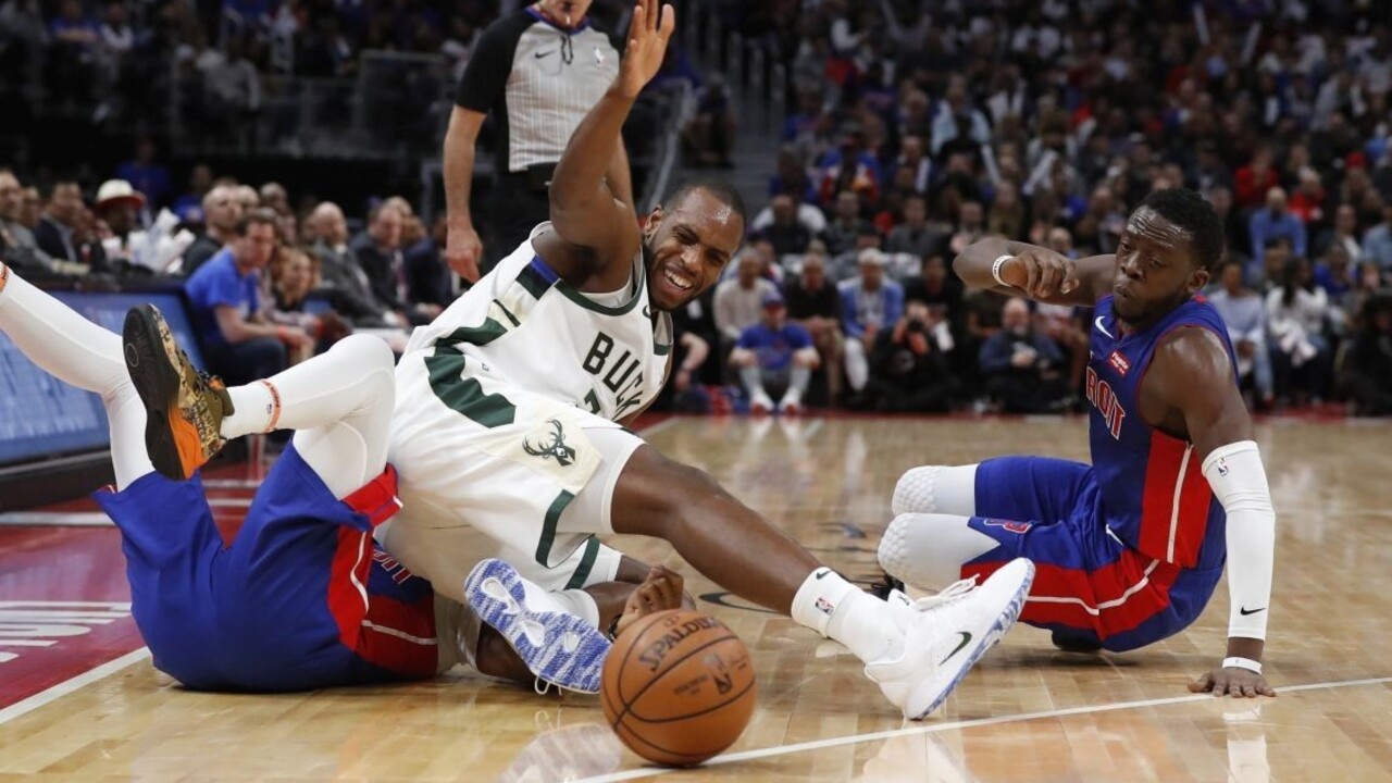 NBA: Bucks suverénne postúpili po osemnástich rokoch