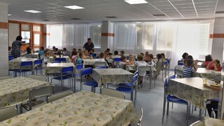 Pracuj v jedálni, vyzvali nezamestnaných. Na projekt idú milióny