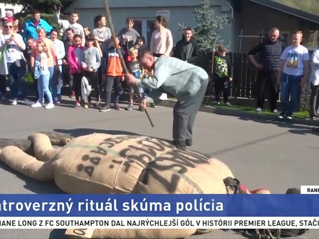 Utĺkli a spálili Judáša. Kontroverzný rituál skúma v Poľsku polícia