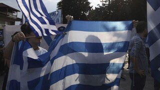 Gréci sa počas krízy zadĺžili. Časť obrovského dlhu chcú splatiť