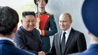 Kim a Putin sa stretli prvýkrát, šéf Kremľa víta diktátorovu snahu