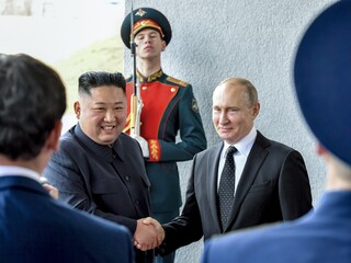 Kim a Putin sa stretli prvýkrát, šéf Kremľa víta diktátorovu snahu