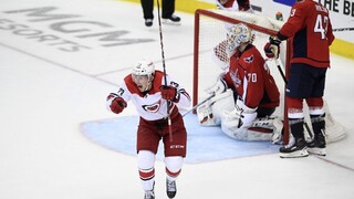 NHL: Carolina zdolala po predĺžení Washington, rozhodol McGinn