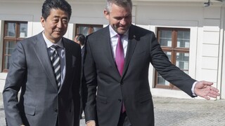 Historická návšteva. Pellegrini privítal japonského premiéra