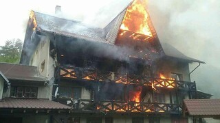 Pri Žiari nad Hronom zhorela ubytovňa, zasiahlo vyše 40 hasičov
