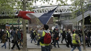 Francúzi neberú Macronove sľuby vážne, žlté vesty vyrazili do ulíc