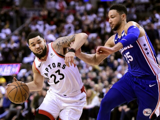 NBA: Toronto zdolalo Philadelphiu aj vďaka 45 bodom Leonarda