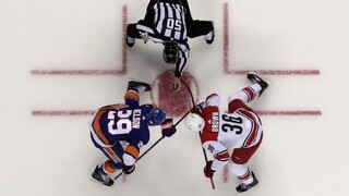 NHL: Carolina udrela dvakrát a opäť zvíťazila na ľade Islanders