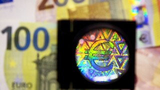 Prichádzajú dve nové eurobankovky, od starých sa budú líšiť