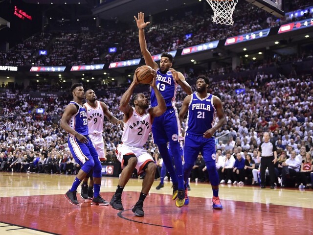 NBA: Philadelphia vyrovnala proti Torontu, Denver začal proti Portlandu víťazne